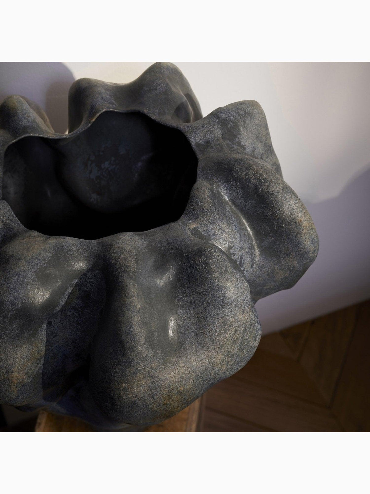 Timna Vase Short, Aged Iron, L'Objet (3)